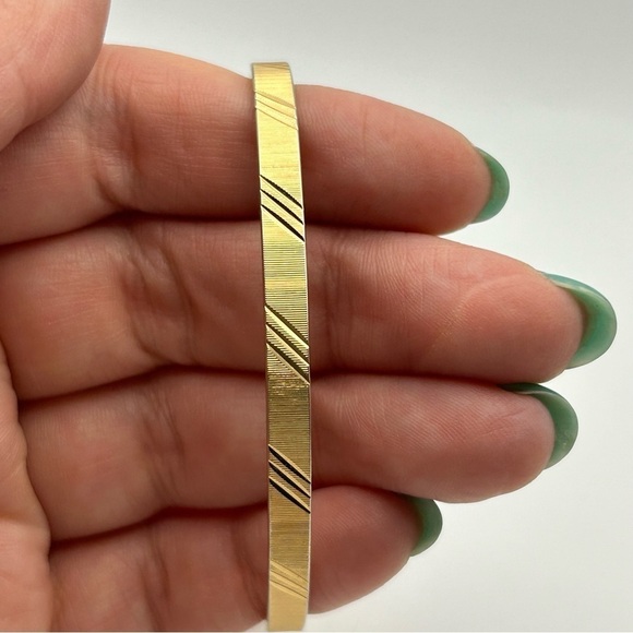 Vintage Monet Gold Tone Textured Etched Engraved Slim Bangle Size Large 8.25" - Picture 5 of 11